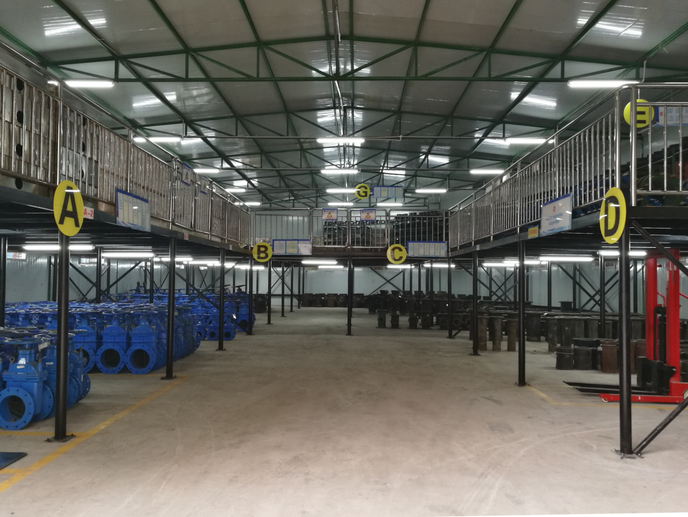 整齊劃一新風貌 物料分區(qū)和定位展板進倉庫