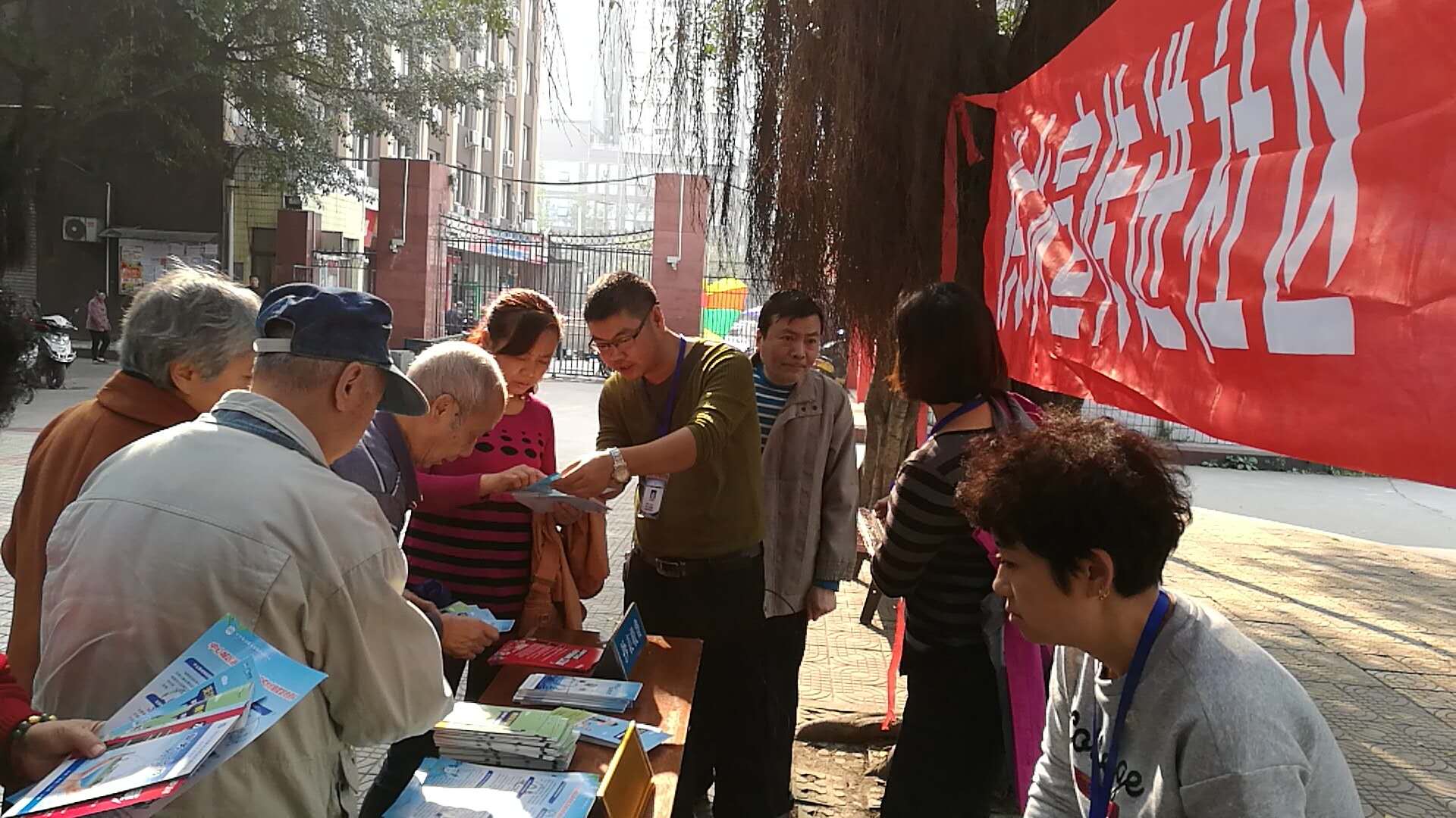 集團(tuán)公司營(yíng)銷部:服務(wù)“三供一業(yè)”  深入華電開展供水宣傳