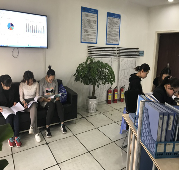 營(yíng)銷(xiāo)部呼叫中心積極開(kāi)展集體學(xué)習(xí)共成長(zhǎng)