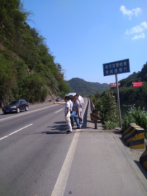 勤勤懇懇為工作，認(rèn)認(rèn)真真為百姓