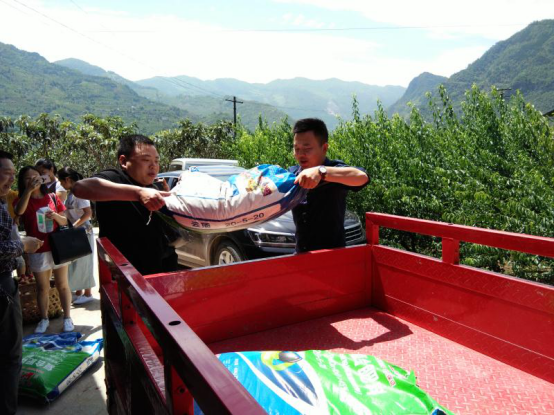 集團(tuán)公司參加栗子村2018年脫貧攻堅 座談會