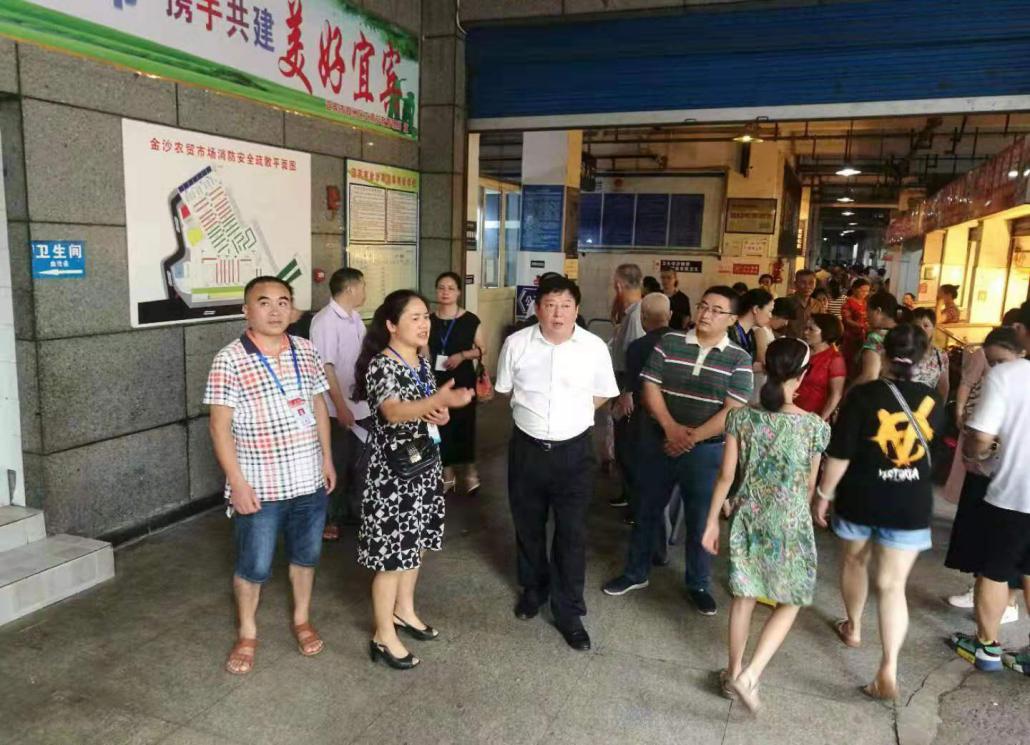 敘州區(qū)政法委書(shū)記到金沙農(nóng)貿(mào)市場(chǎng)調(diào)研