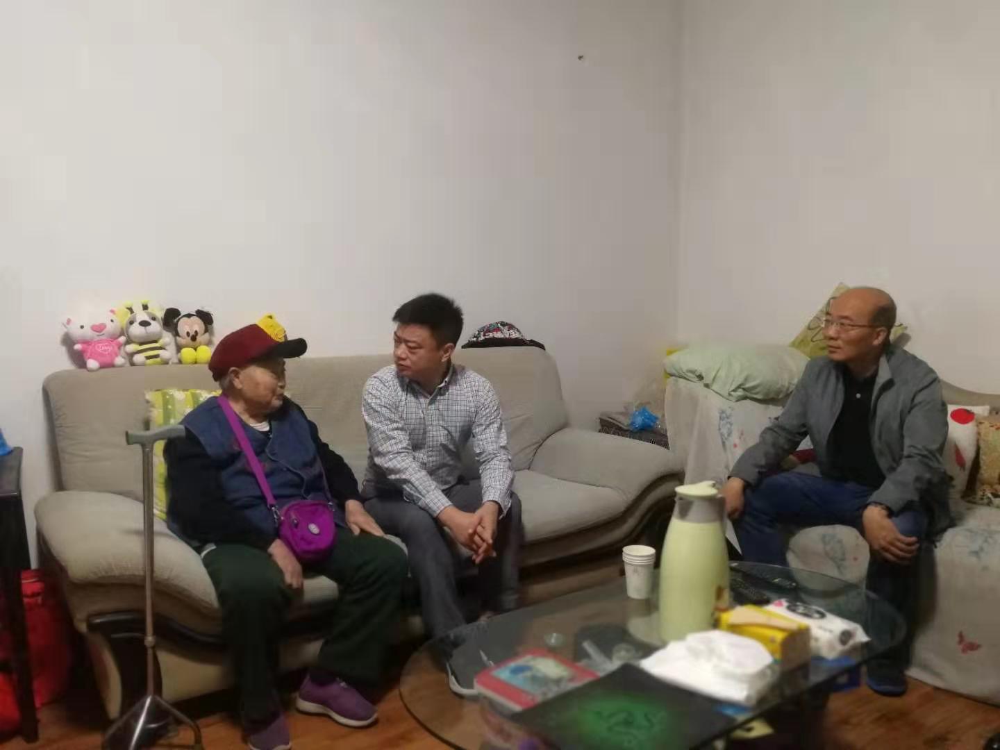 慰問英雄家屬  送上節(jié)日問候