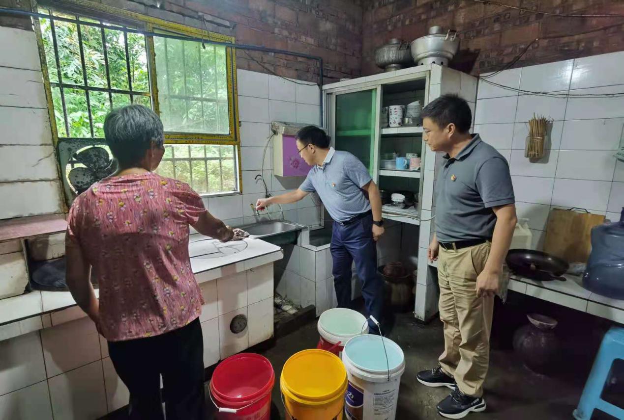 集團(tuán)公司黨委書記、董事長(zhǎng)周燕賓深入基層開展“為群眾辦實(shí)事”工作