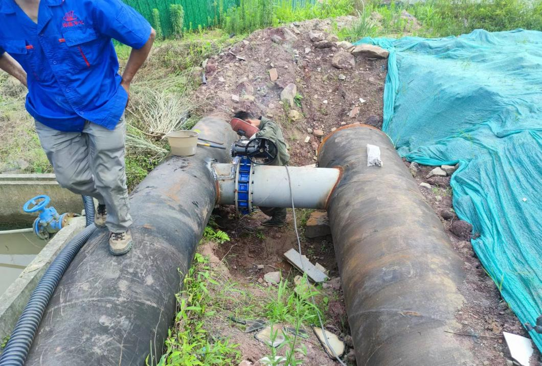 五水廠新增5萬(wàn)噸/日一體化水處理設(shè)備完成2萬(wàn)噸/日新舊管道碰頭